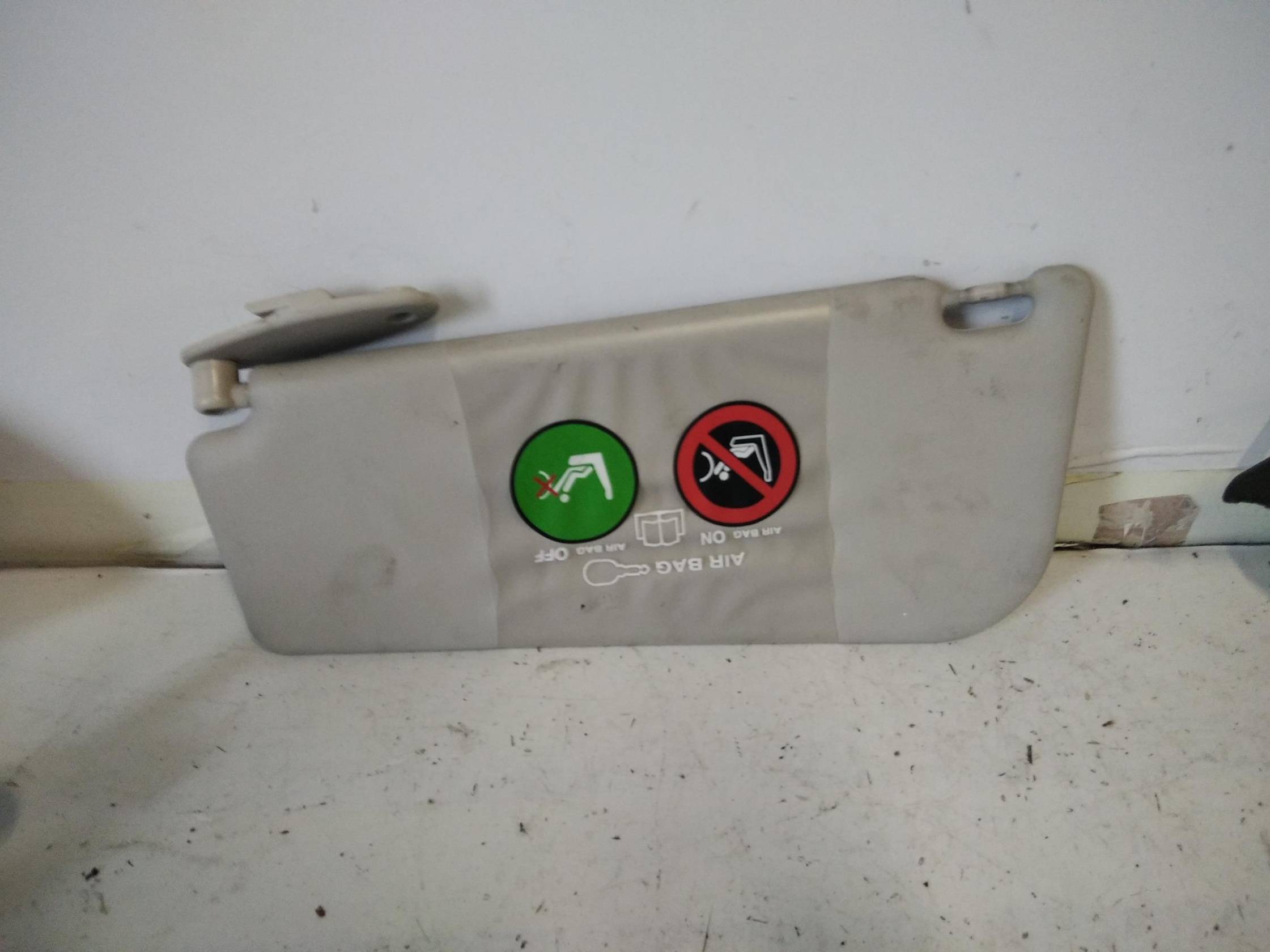 Aletta parasole parabrezza dx.